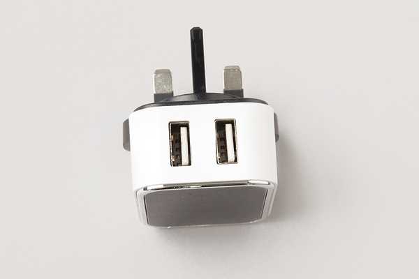 Dual usb UK mains plug